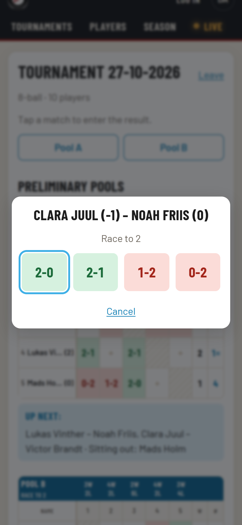 Phone screen with a dialog for the match Clara Juul against Noah Friis, race to 2, offering the scores 2-0, 2-1, 1-2 and 0-2.